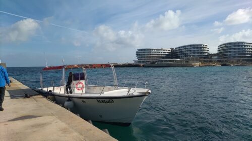 コミノフェリー